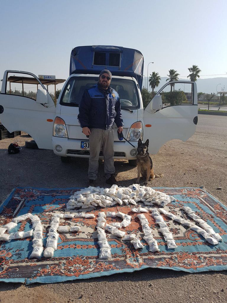 YPG'ye gönderilen 250 bin cesaret hapı ele geçirildi - Resim: 1