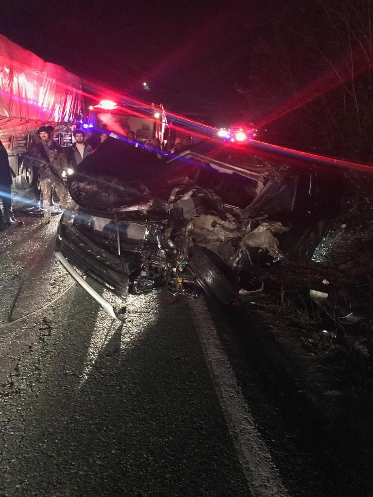 Artvin'de korkutan kaza! Erdoğan'a eşlik eden PÖH minibüsüne TIR çarptı - Resim: 3