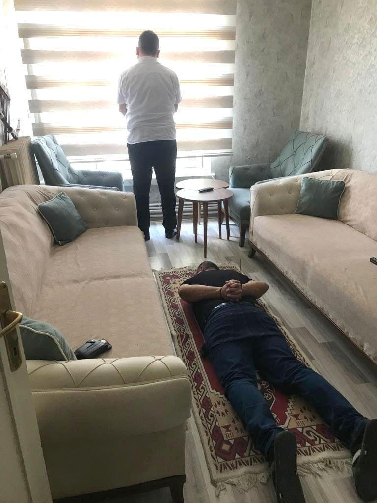 Ankara'da emeklileri tuzağa düşürüp tefecilik yapan çete çökertildi - Resim: 2