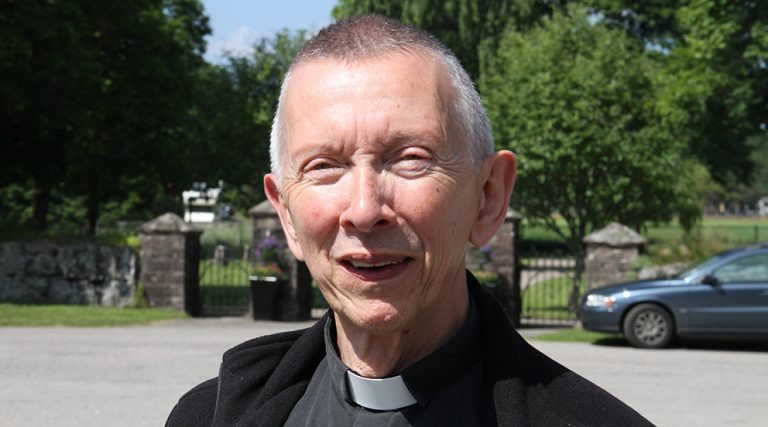 30 yıllık papaz adını Ahmet olarak değiştirdi - Resim: 1