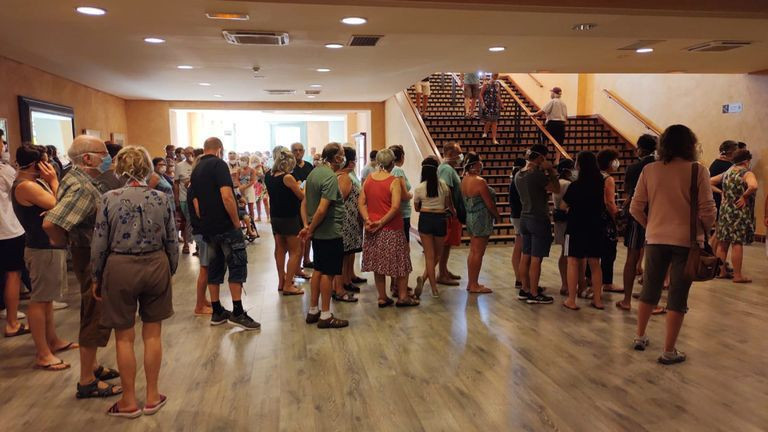 İspanya'da karantinaya alınan bin kişilik otel ilk kez görüntülendi - Resim: 4