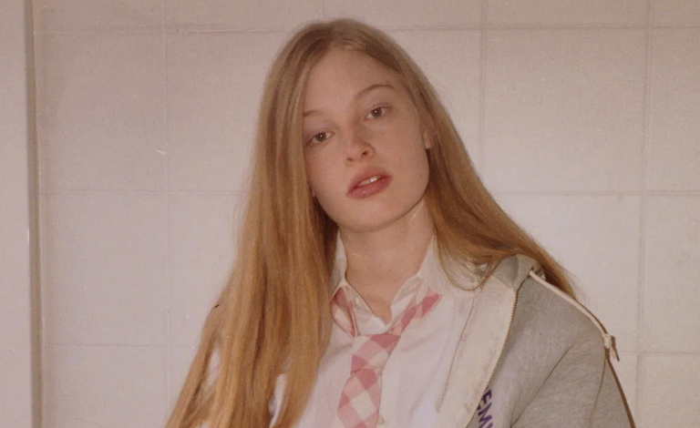 Elon Musk'ın kızı Vivian Wilson podyumu salladı, görenleri kendine hayran bıraktı! - Resim: 1