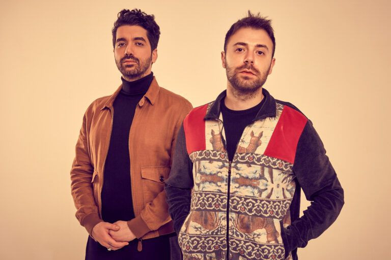 Zirvedeki ismi gören kimse inanamadı! Tarkan Hadise Demet Akalın İrem Derici Zeynep Bastık'a fark attı: İşte yılın şarkısı... - Resim: 2