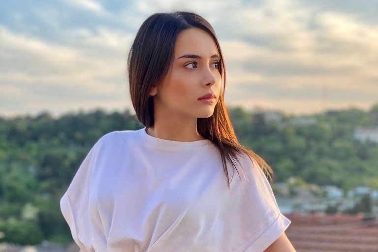 Aldatılan İrem Derici'nin 'sefil popçu' dediği Cem Belevi sessizliğini bozdu! Nergis Nesrullayeva kimdir? - Resim: 2