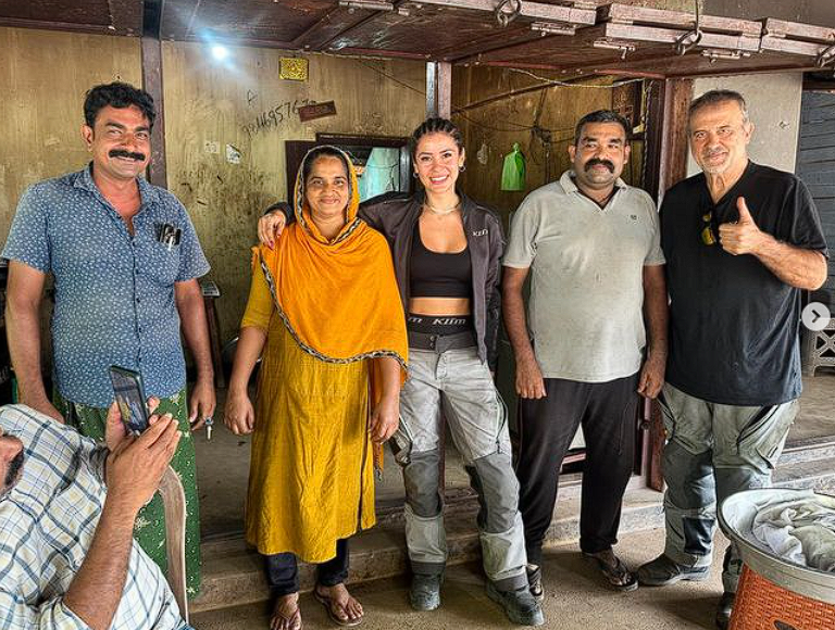 Motosikletle dünya turu yapan çifte korkunç saldırı: 7 sapık, kadına tecavüz etti! - Resim: 1