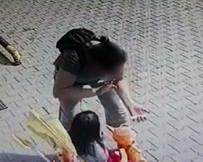 Bursa'da 3 yaşındaki minik kıza ilaç dayağı! - Resim: 4