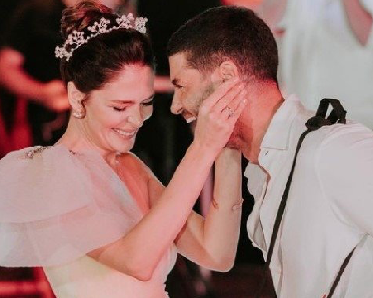 Berk Oktay’ın eşi Yıldız Çağrı Atiksoy’dan romantik kutlama: ‘Baş kahramanı sensin’ - Resim: 2