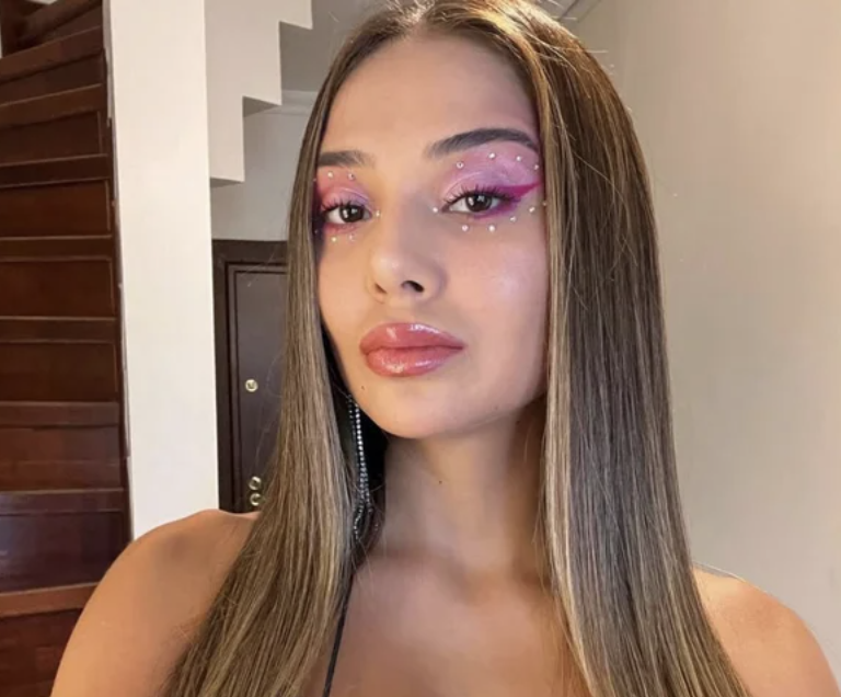 Ev hapsi alan Merve Taşkın kelepçesiyle poz verdi, kendisini CİMER'e şikayet edenlere sitem etti - Resim: 4