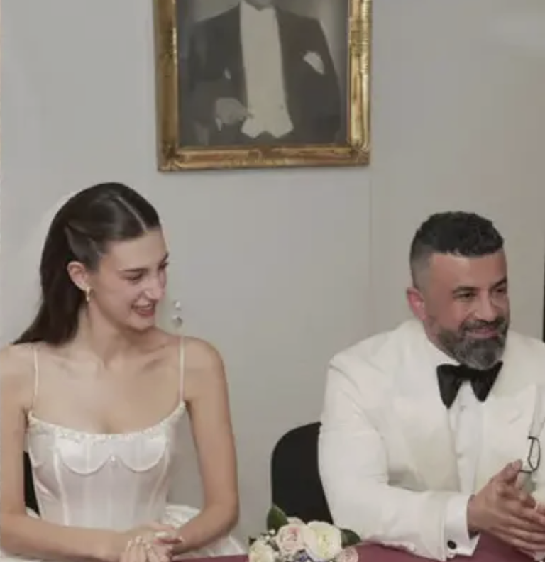 Yüzüklerini ünlü isim takmıştı! Genç oyuncu Itır Esen menajeri ile evlendi... - Resim: 3