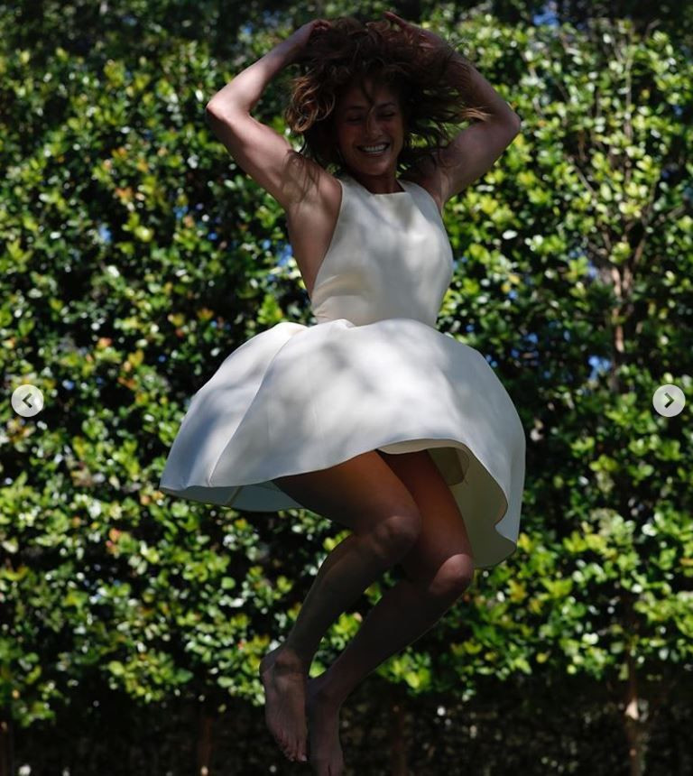 Jennifer Lopez moral vermek için elbisesiyle zıpladı beğeniler havada uçuştu! - Resim: 3