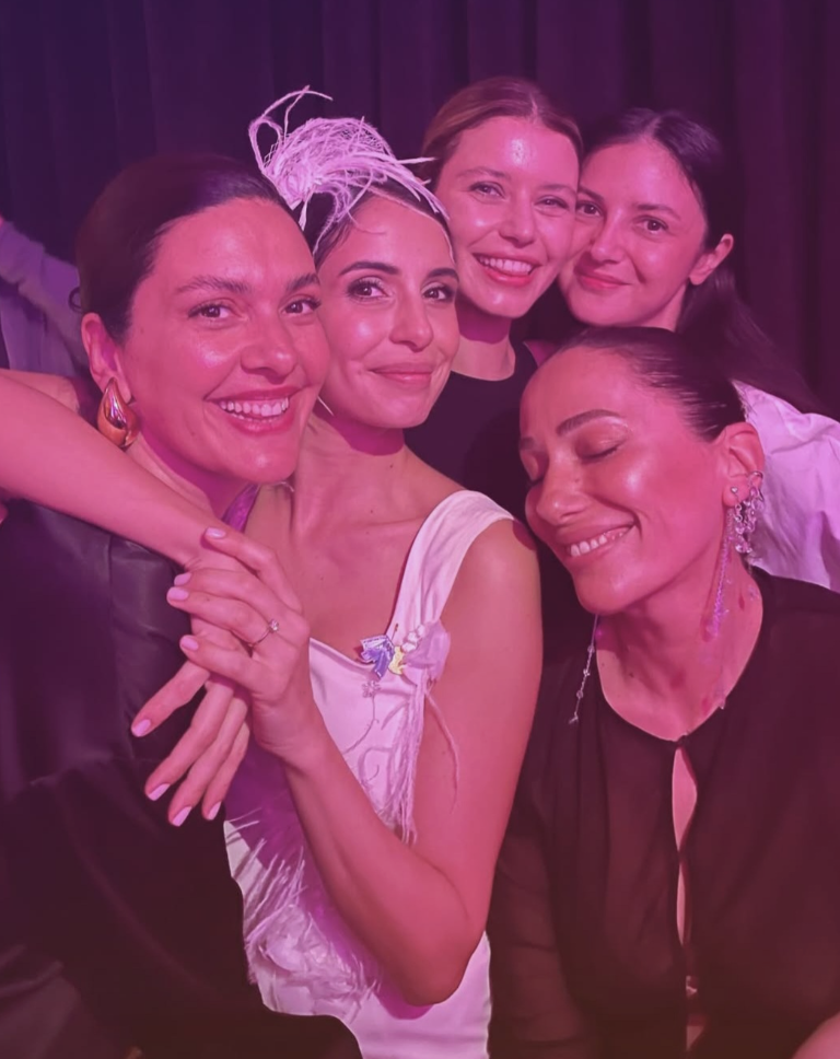 Bergüzar Korel ve Beren Saat'e şok teklif! Büyük kazanç sağlayacaklar... - Resim: 1