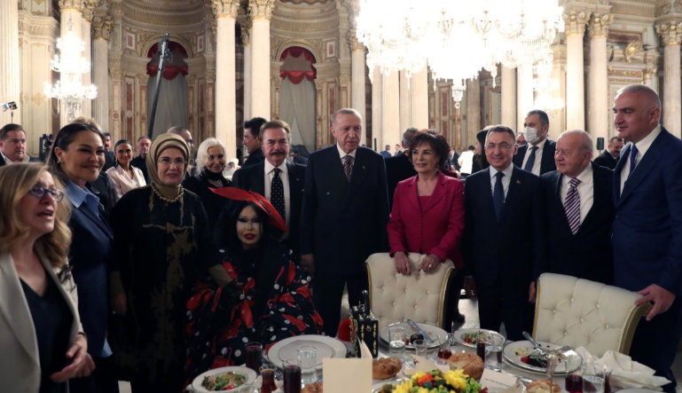 Erdoğan'ın iftar davetine katılan YouTuber Merve Özkaynak Atatürk çıkışıyla TT oldu - Resim: 1