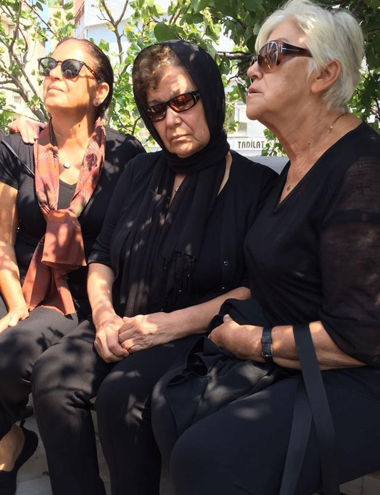 Vatan Şaşmaz son yolculuğuna uğurlanıyor cenazesinden görüntüler - Resim: 4