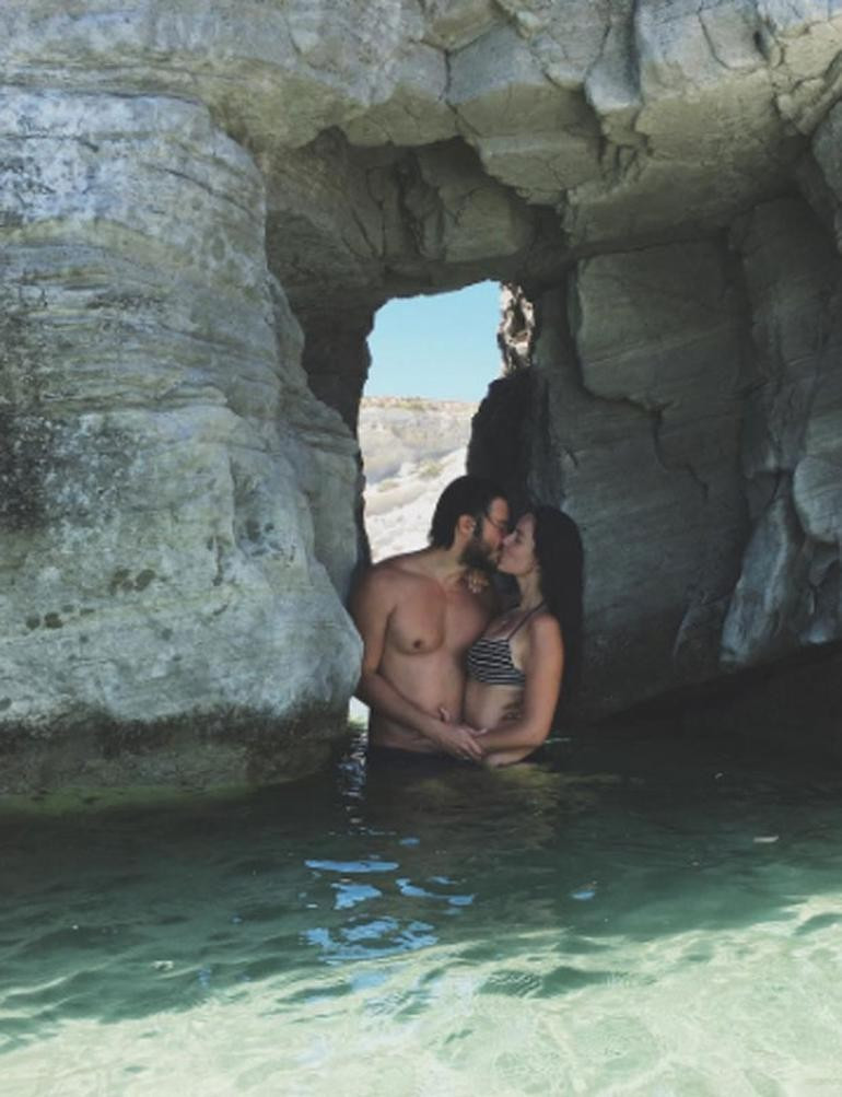 Pelin Akil ve Anıl Altan dudak dudağa tatil - Resim: 3