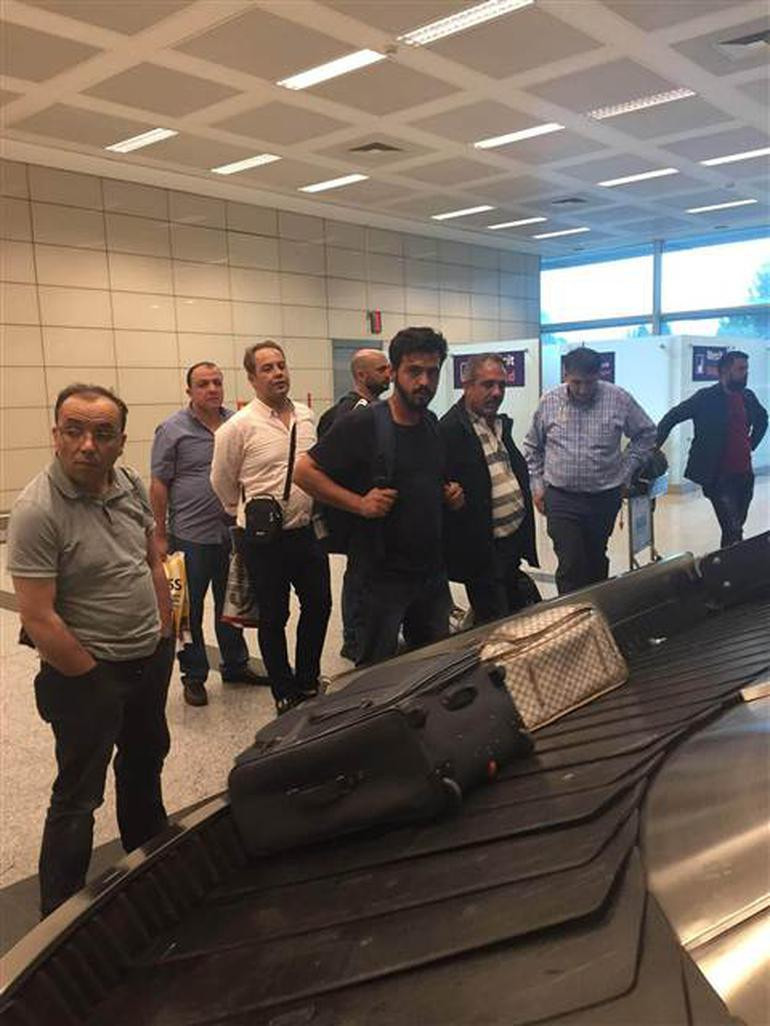 Sıcak haber! Son uçaklarla koşa koşa dönüyorlar!.. - Resim: 3