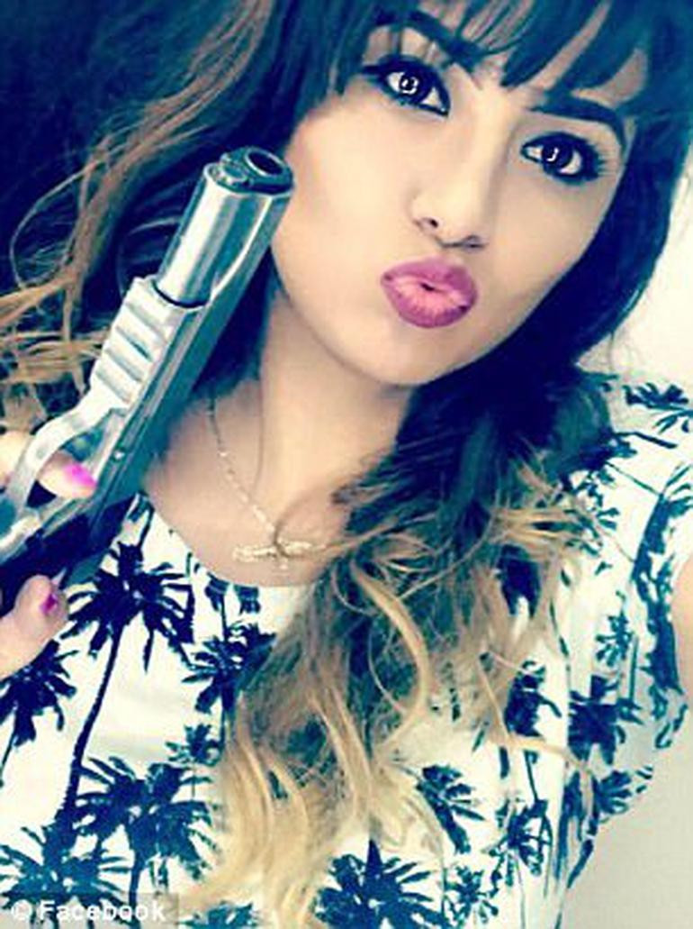 Böyle vahşet görülmedi kız kardeşini canlı yayında öldürdü - Resim: 3