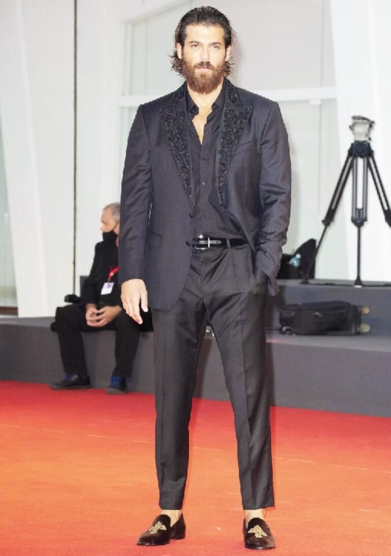 Can Yaman İtalya'da fırtına gibi esti ama kısa paçaları alay konusu oldu! - Resim: 2