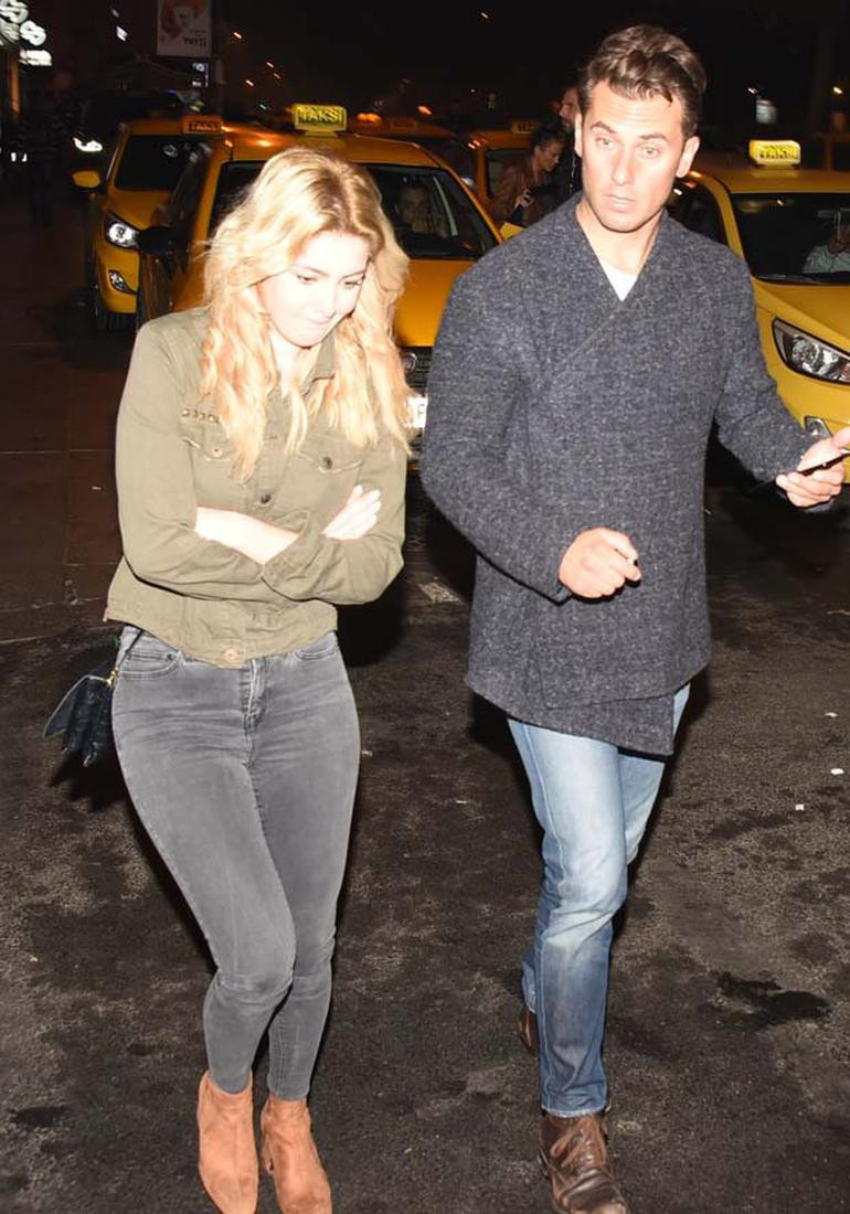 Sevgilisiyle yakalandı muhabirlere fırça attı! - Resim: 2