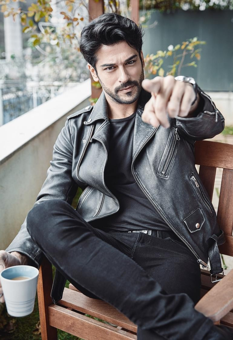 İranlı sanatçılara dava açıyor - Resim: 2