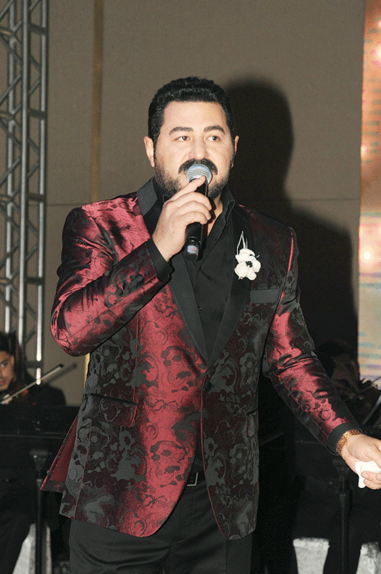 Ünlü türkücünün kızı evlendi! Kilo kilo altın taktılar - Resim: 4