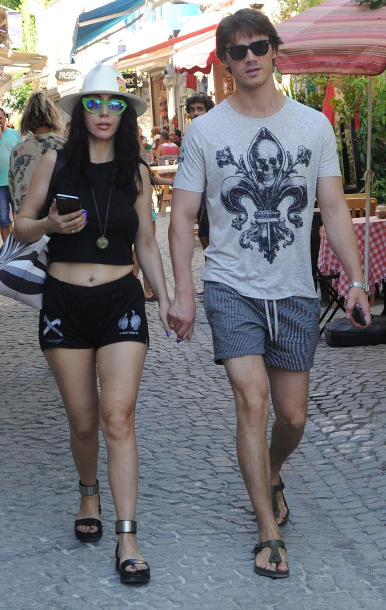 Hande Yener ve genç sevgilisi fena yakalandı - Resim: 2