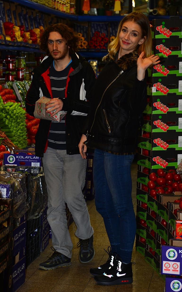 Öpüşme sahnelerine böyle cevap verdi: Yadırgamayın - Resim: 2