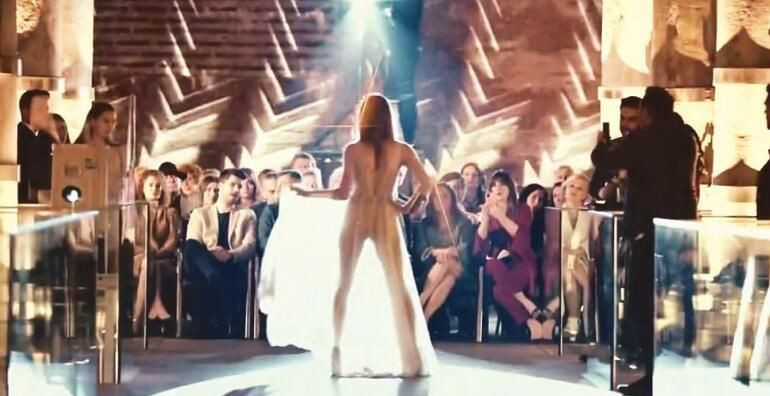 Oyuncu Nilsu Berfin Aktaş kamera flaşının azizliğine uğradı! Çırılçıplak kaldı! - Resim: 2