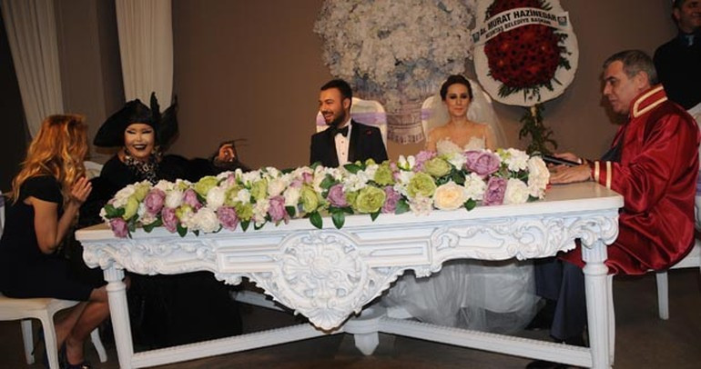 Bülent Ersoy gelinin yerine geçti - Resim: 2