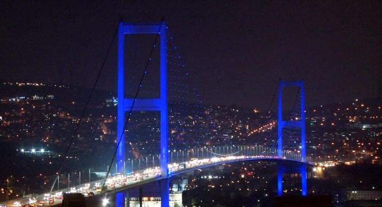 Mavi ışıklar  otizme farkındalık için yandı - Resim: 3