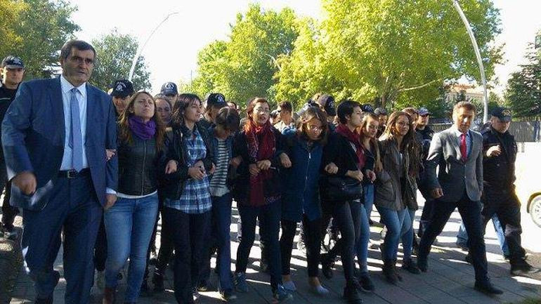 Meclis kapısında vekillere müdahale! Ortalık birbirine girdi - Resim: 2