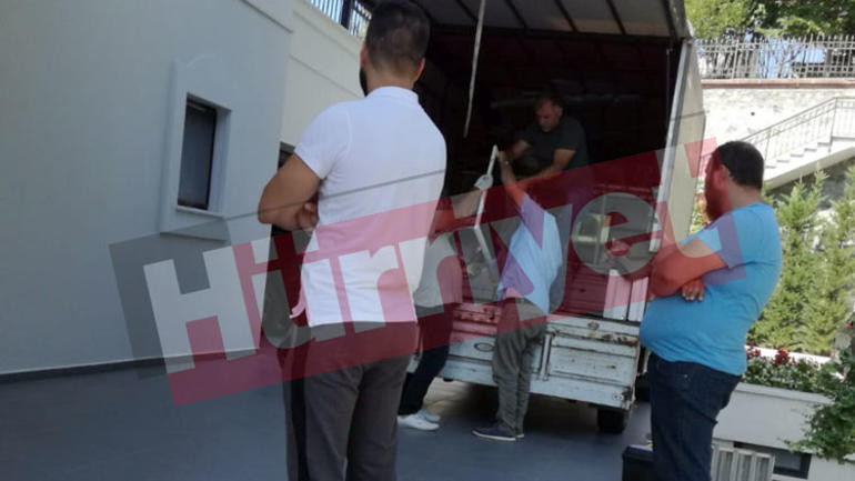 Flaş gelişme! Demet Akalın'ın villasına haciz geldi memurlar içerde... - Resim: 3