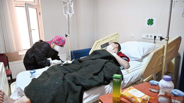 İşte Kırmızı Oda! Doktorlar sokağa çıkanları uyarıyor: Yükümüz her gün artıyor - Resim: 4