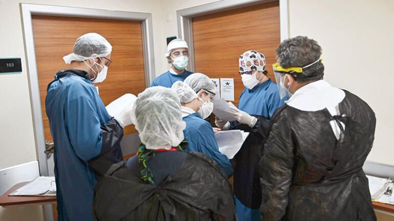 İşte Kırmızı Oda! Doktorlar sokağa çıkanları uyarıyor: Yükümüz her gün artıyor - Resim: 2