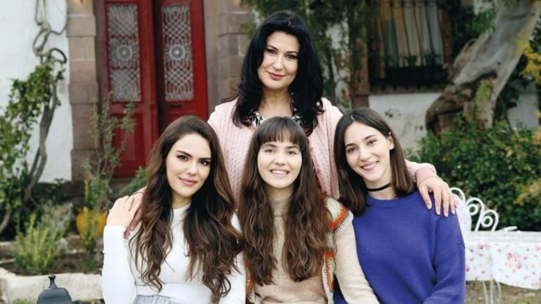 'Üzülüyorum' deyip Üç Kız Kardeş yıldızları anlattı! Tesadüfen oldu: Başına kötü bir şey geldiğinde... - Resim: 1