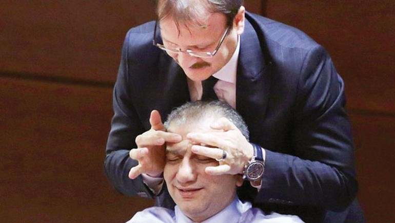 Ak Partili vekillerden Meclis'te masaj arası - Resim: 3