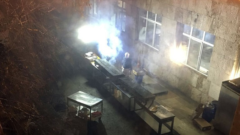 Meclis'i duman altı eden oylama partisi - Resim: 2