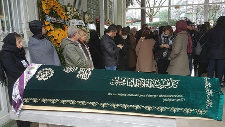 Ayşe Ersayın'ın cenazesi toprağa verildi! Ajda Pekkan perişandı - Resim: 2