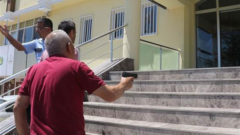 Baltalı saldırgan müftülüğü bastı dehşet dakikalar - Resim: 3