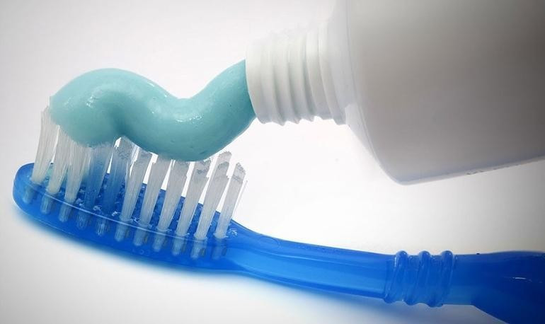 Diş macunu deyip geçmeyin! Bakın tırnaklara sürünce ne oluyor... - Resim: 1