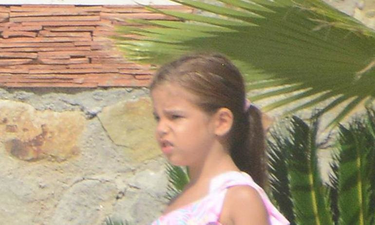 Reza Zarrab'ın kızı Alara Zarrab'a bakın Ebru Gündeş saklıyor - Resim: 4