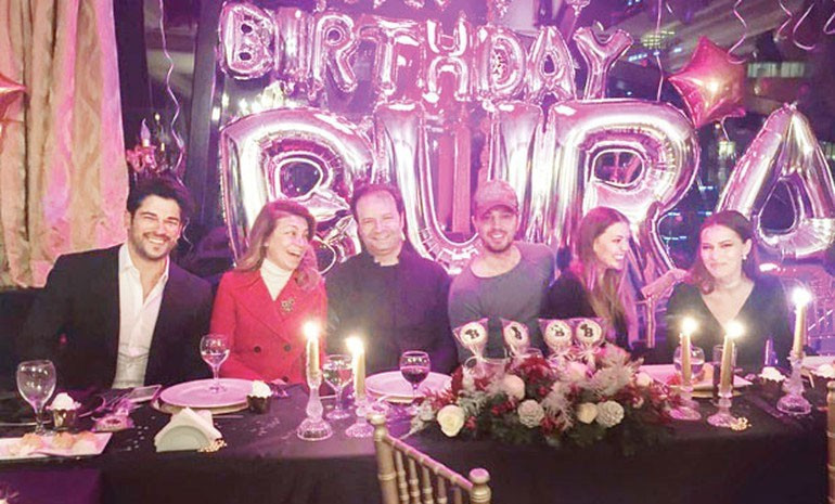 Fahriye sonunda Burak'a diz çöktürdü! - Resim: 1