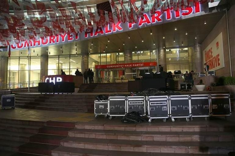 CHP Genel Merkezi önünde silah sesleri - Resim: 1