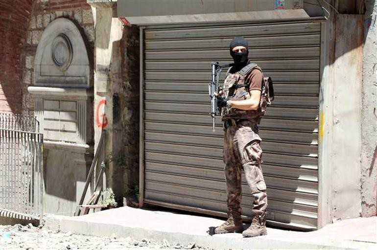 Polis zehir yuvalarını didik didik aradı - Resim: 2