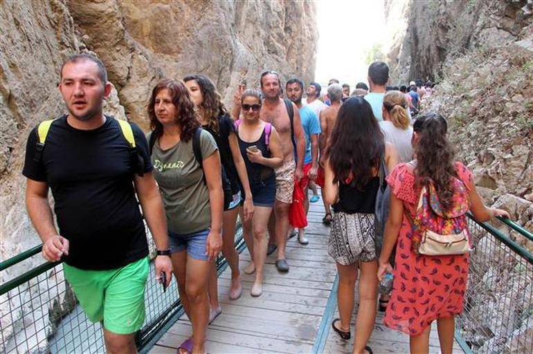 Dünyaca ünlü kanyonda bayram izdihamı - Resim: 1