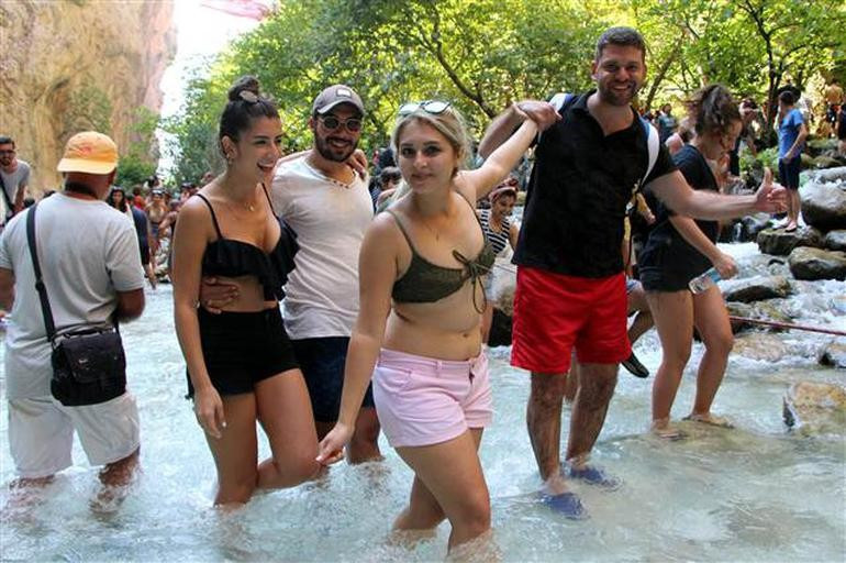 Dünyaca ünlü kanyonda bayram izdihamı - Resim: 4