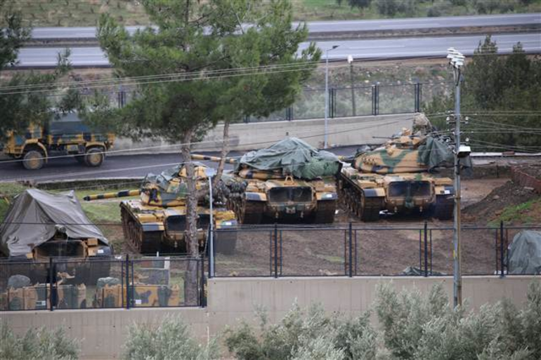 TSK Afrin’deki terör örgütü PYD/PKK mevzilerini vurdu - Resim: 2