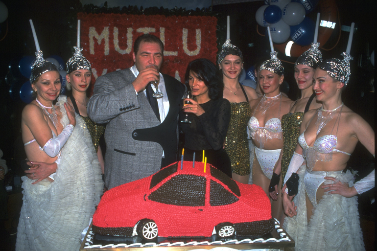 Dikkat yine çarpacak! Ünlü dolandırıcı bakın nerede ortaya çıktı! - Resim: 2