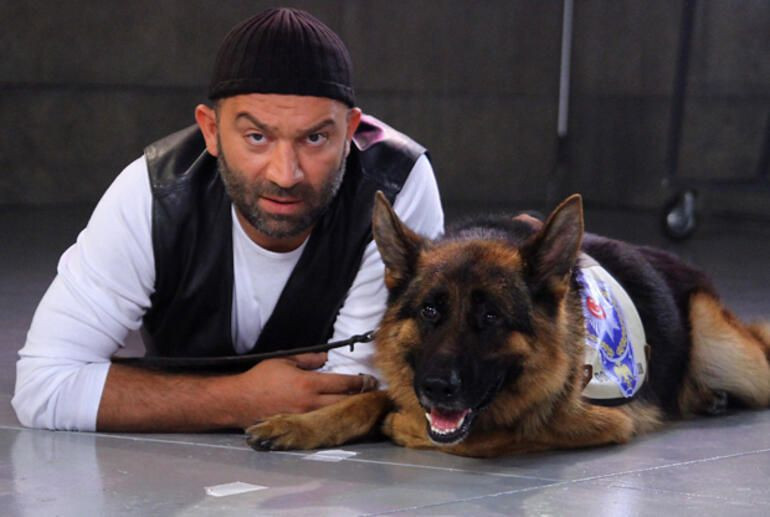 Arka Sokaklar'ın Mesut'u Şevket Çoruh diziden ayrılıyor iddiası! Açıklama geldi - Resim: 1