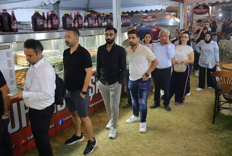 Adana'da gökyüzü dumanla kaplandı! Kokuyu duyan alana koştu - Resim: 3