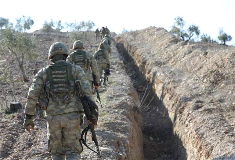 Mehmetçik affetmedi! PYD/PKK'nın kampları ele geçirildi - Resim: 4